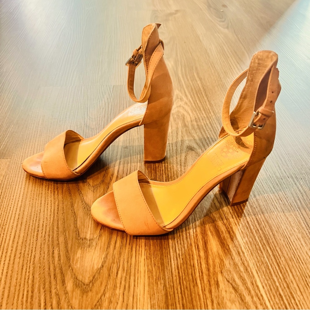 Vince Camuto Size 4 Block Heels Snadals . Nude/cream